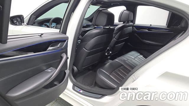 BMW 5 Series 2019 — Фото 12/20