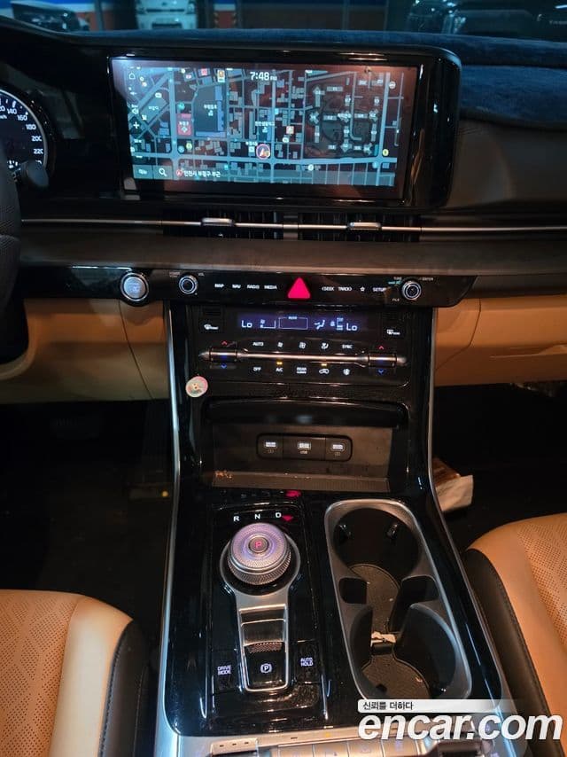 Kia Carnival 2023 — фото 8 из 20
