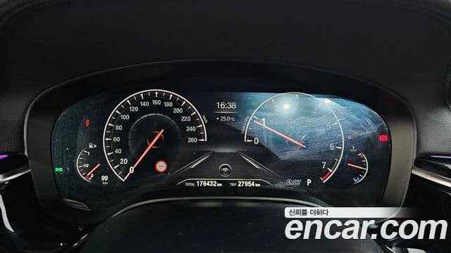 BMW 5 Series 2019 — Şəkil 8/20