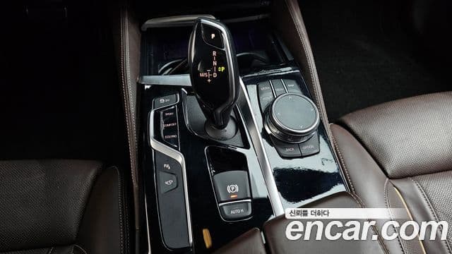 BMW 5 Series 2019 — Şəkil 9/20