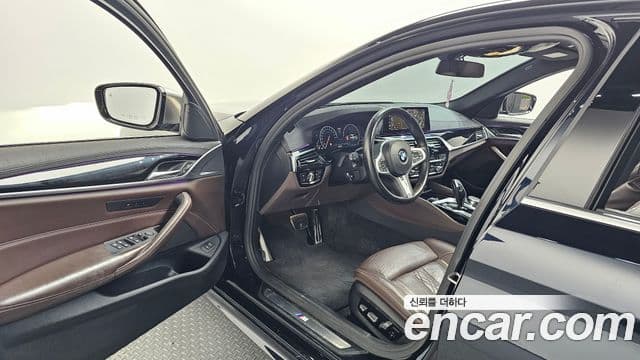 BMW 5 Series 2019 — Şəkil 10/20