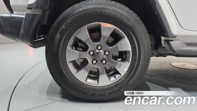 Jeep Wrangler 2020 — ფოტო 5/20
