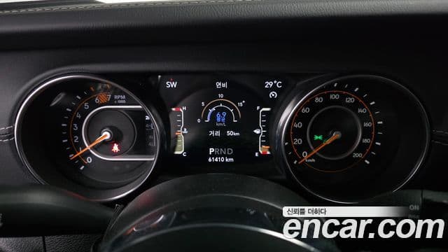 Jeep Wrangler 2020 — ფოტო 8/20