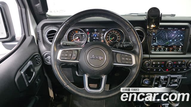 Jeep Wrangler 2020 — ფოტო 14/20
