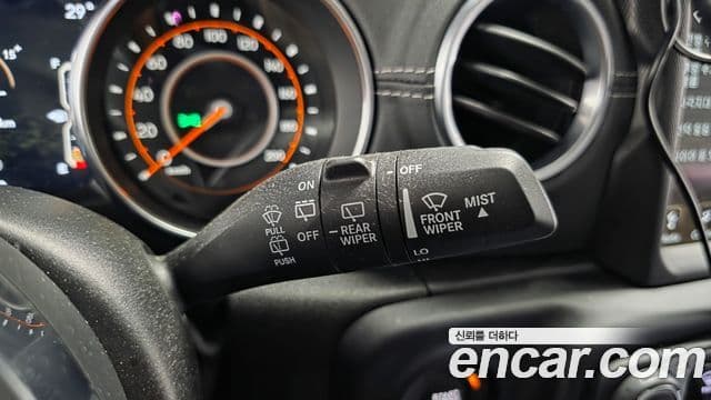Jeep Wrangler 2020 — ფოტო 19/20