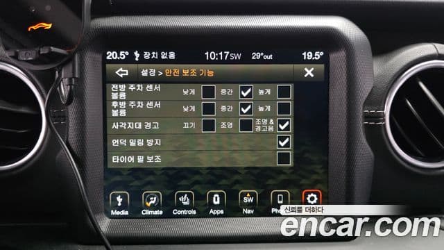 Jeep Wrangler 2020 — ფოტო 29/30