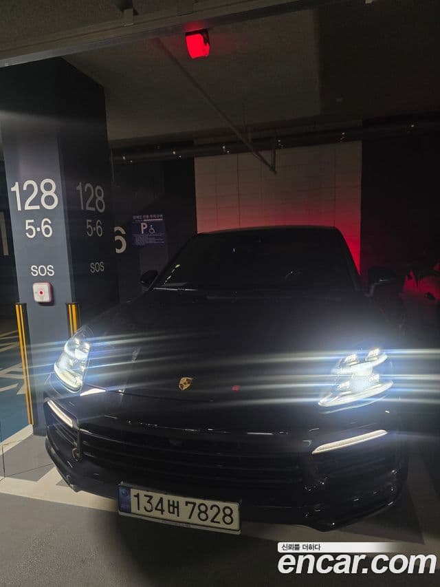 Porsche Cayenne 2020 — Photo 1/9