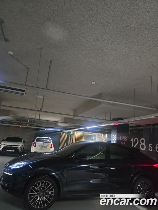 Porsche Cayenne 2020 — Photo 7/9
