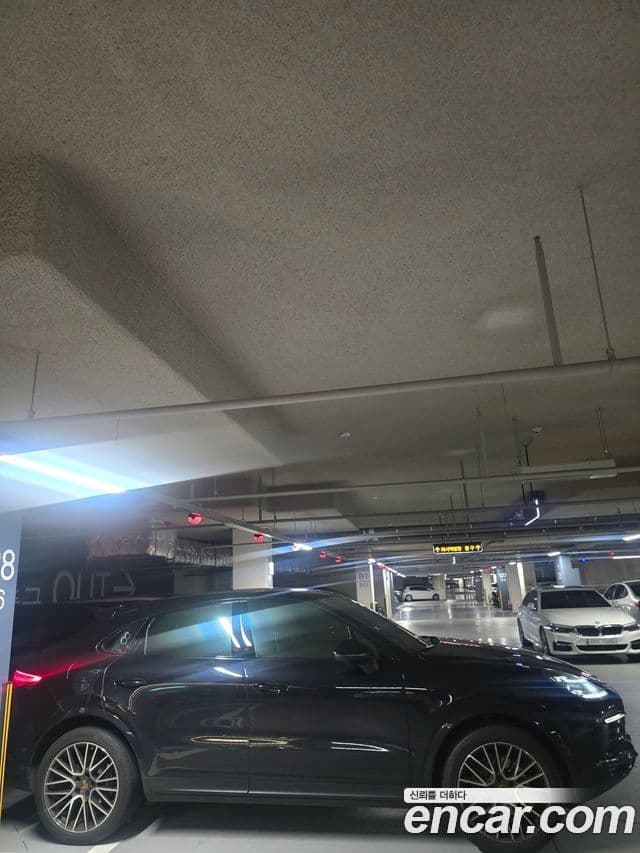Porsche Cayenne 2020 — Photo 9/9