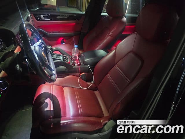 Porsche Cayenne 2020 — Photo 2/9