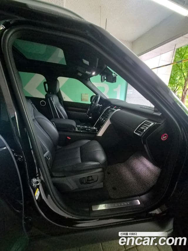 Land Rover Discovery 5 2020 — Şəkil 8/11
