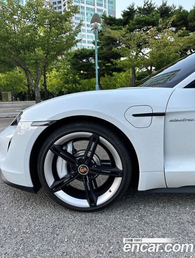 Porsche Taycan 2021 — Photo 7/7