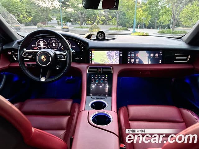 Porsche Taycan 2021 — Photo 6/7