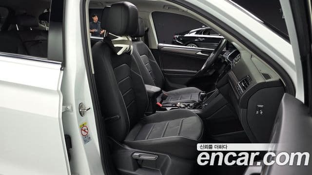 Volkswagen Tiguan Allspace 2023 — ფოტო 11/20
