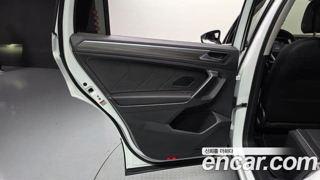 Volkswagen Tiguan Allspace 2023 — Photo 8/33
