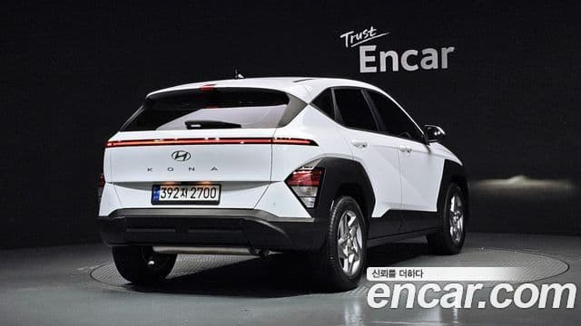 Hyundai Kona 2023 — фото 2 из 20
