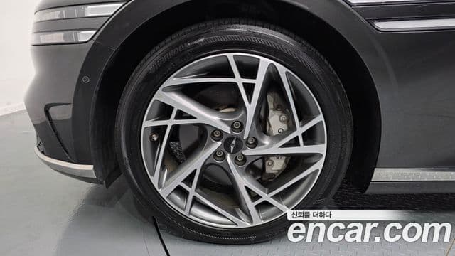 Genesis G90 2023 — Photo 23/31