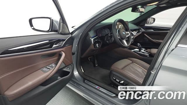 BMW 5 Series 2023 — Photo 10/20