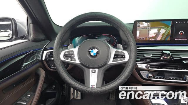 BMW 5 Series 2023 — Photo 18/20