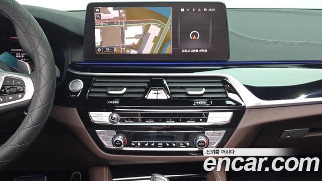 BMW 5 Series 2023 — Photo 7/20