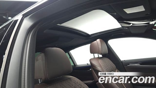 BMW 5 Series 2023 — Photo 14/20