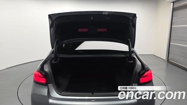BMW 5 Series 2023 — Photo 12/20