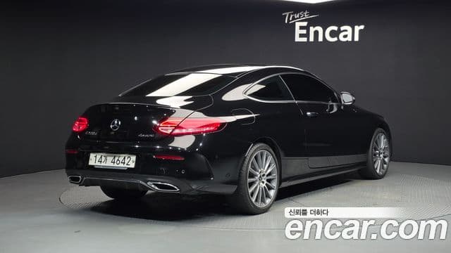 Mercedes-Benz C-Class 2019 — ფოტო 2/20