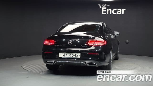 Mercedes-Benz C-Class 2019 — ფოტო 4/20