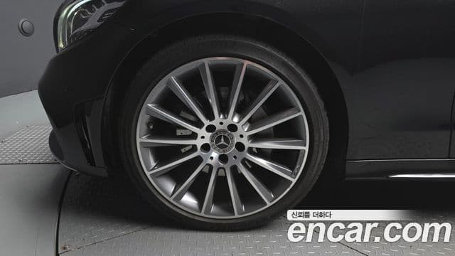 Mercedes-Benz C-Class 2019 — ფოტო 5/20
