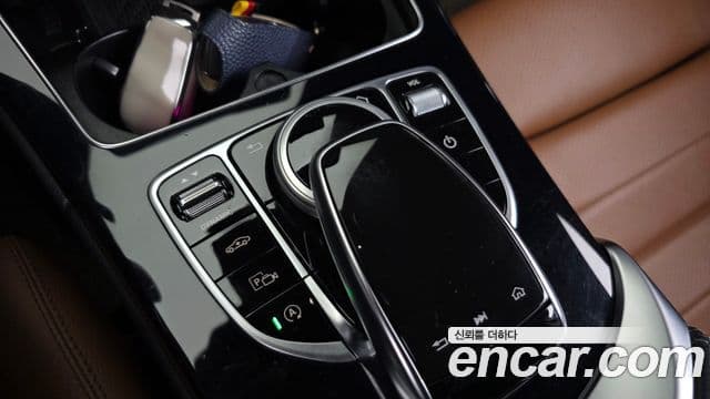 Mercedes-Benz C-Class 2019 — ფოტო 18/20