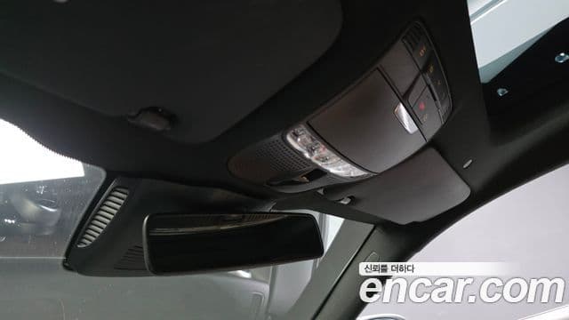Mercedes-Benz C-Class 2019 — ფოტო 19/20