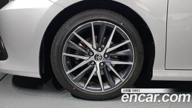 Toyota Camry 2024 — Şəkil 19/31