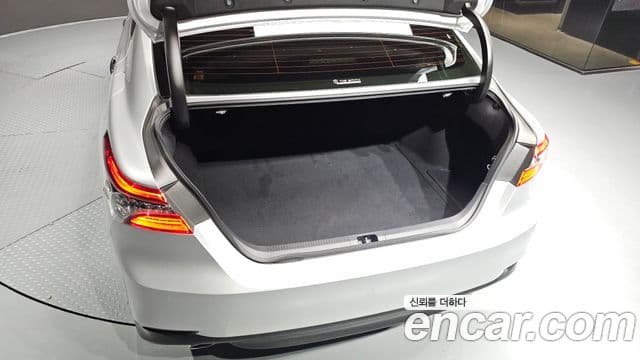 Toyota Camry 2024 — Şəkil 30/31