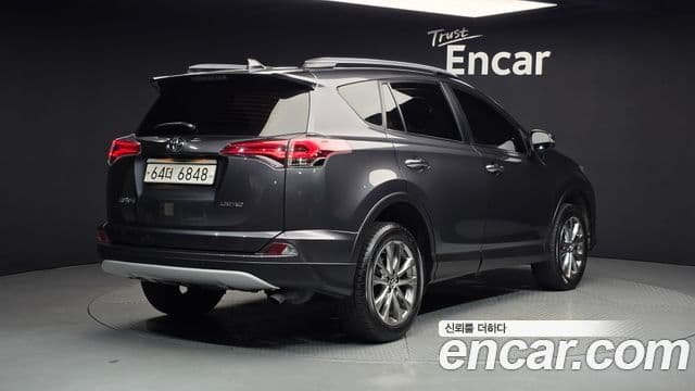 Toyota RAV4 2018 — Şəkil 13/20