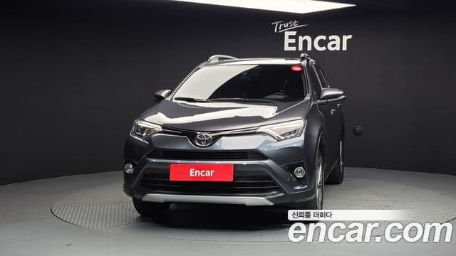 Toyota RAV4 2018 — Şəkil 12/20