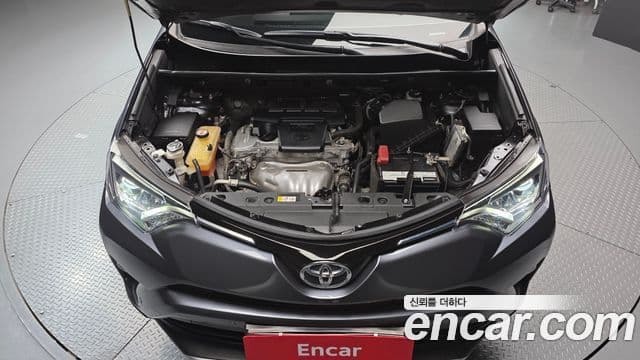 Toyota RAV4 2018 — Şəkil 6/20