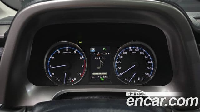 Toyota RAV4 2018 — Şəkil 16/20