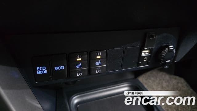 Toyota RAV4 2018 — Şəkil 15/20
