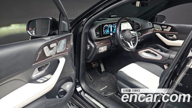 Mercedes-Benz GLE-Class 2021 — Photo 6/20