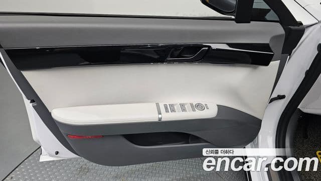 Hyundai Grandeur Hybrid 2023 — Photo 19/30