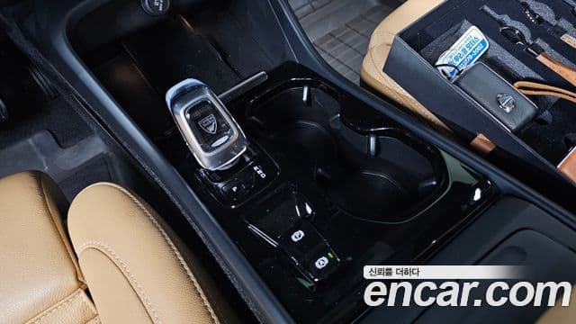Volvo XC40 2020 — Şəkil 9/20