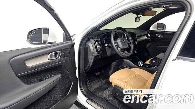 Volvo XC40 2020 — Şəkil 10/20