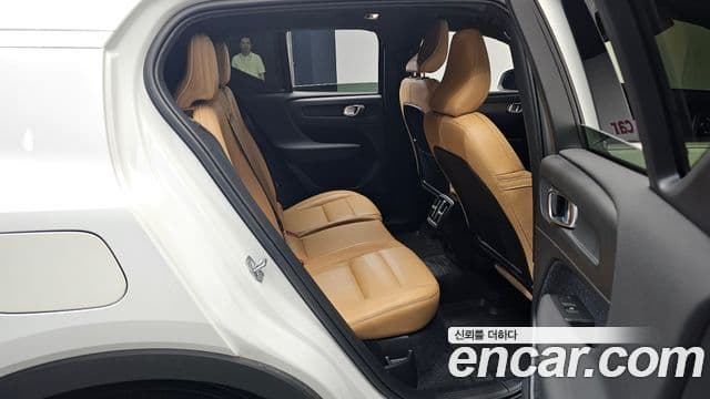 Volvo XC40 2020 — Şəkil 11/20