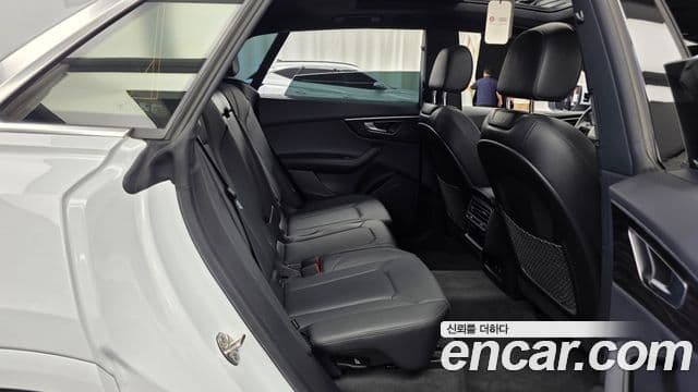 Audi Q7 2023 — Şəkil 12/20