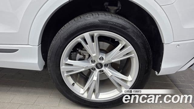Audi Q8 2023 — ფოტო 14/33