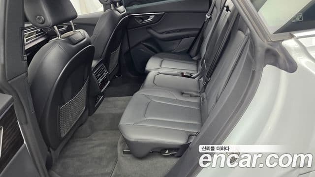 Audi Q8 2023 — ფოტო 9/33