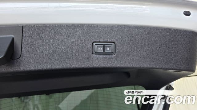 Audi Q8 2023 — ფოტო 4/33