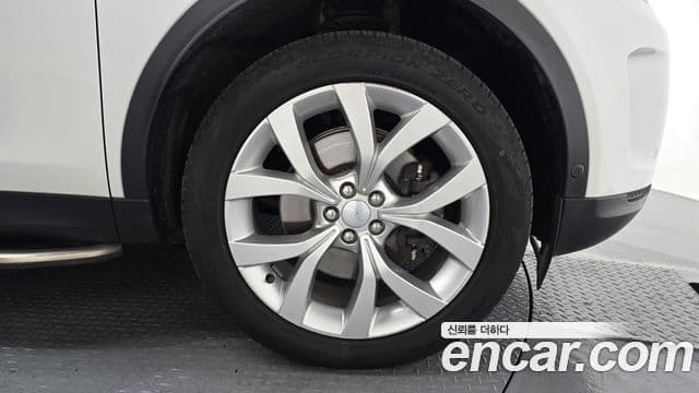 Land Rover Discovery Sport 2021 — Photo 20/32