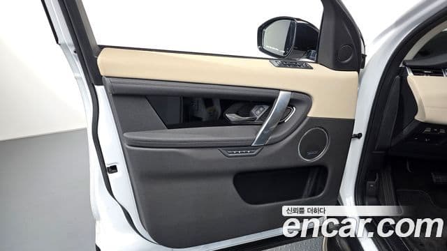 Land Rover Discovery Sport 2021 — Photo 3/32