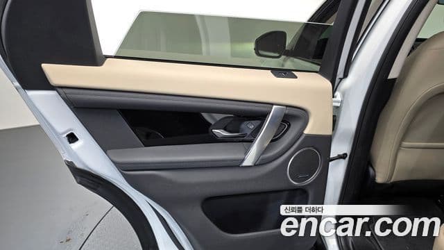 Land Rover Discovery Sport 2021 — Photo 24/32